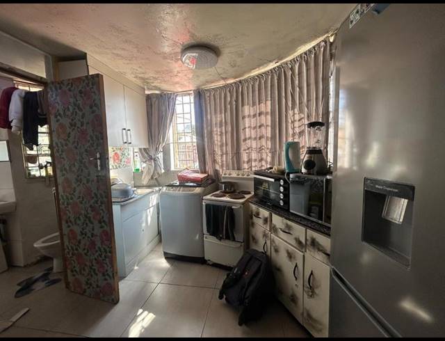 6 BEDROOM HOUSE FOR SALE IN REGENTS PARK